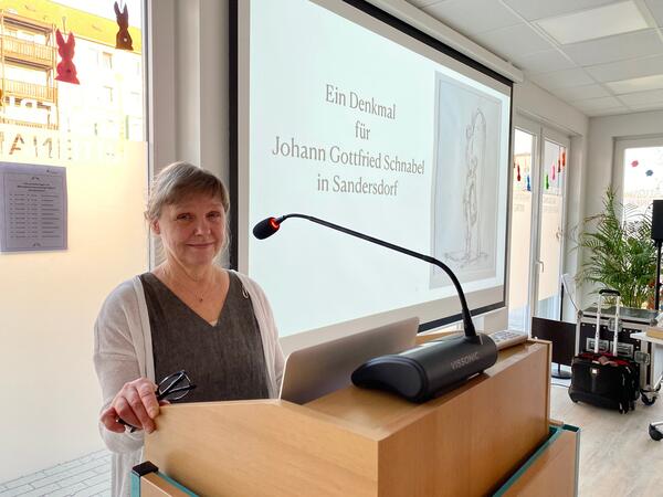 Dr. Heidi Nenhoff hat einen eindrücklichen Vortrag über das Leben und Wirken Johann Gottfrieds Schnabel im Mehrgenerationentreff MGT Sandersdorf gehalten